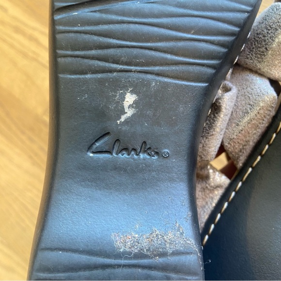 CLARKS collection ultimate comfort sz 8 pewter metallic wrap slide sanda - Picture 8 of 10